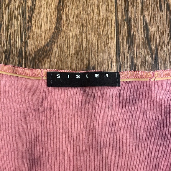 Sisley fancy tank top .  Is a size SMALL BUT MORE OF an XS!!! - Picture 2 of 8